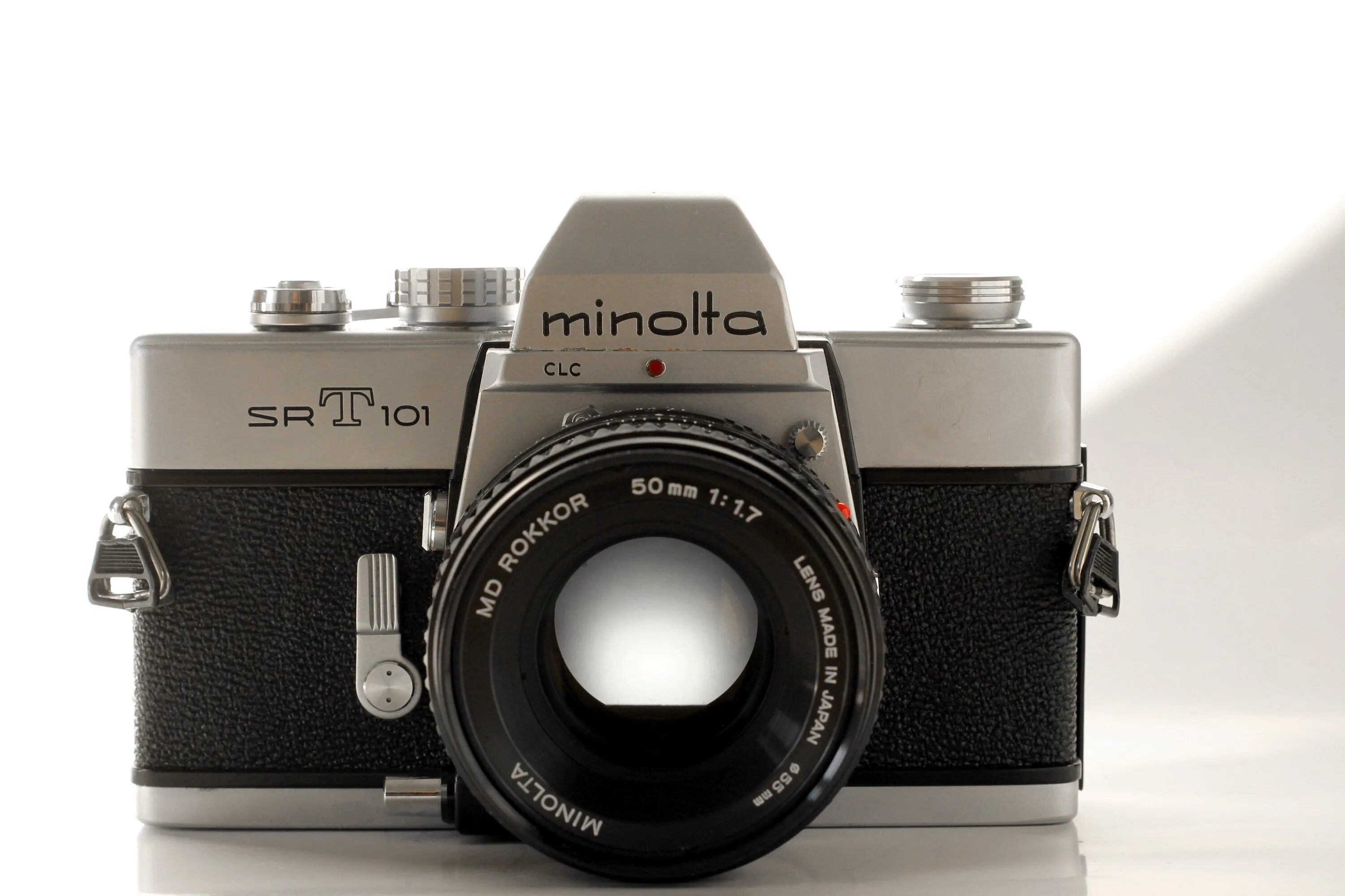 Canon navigator. Minolta old. Аналоговый фотоаппарат. Снимок на аналоговый фотоаппарат. Старый фотоаппарат картинка.