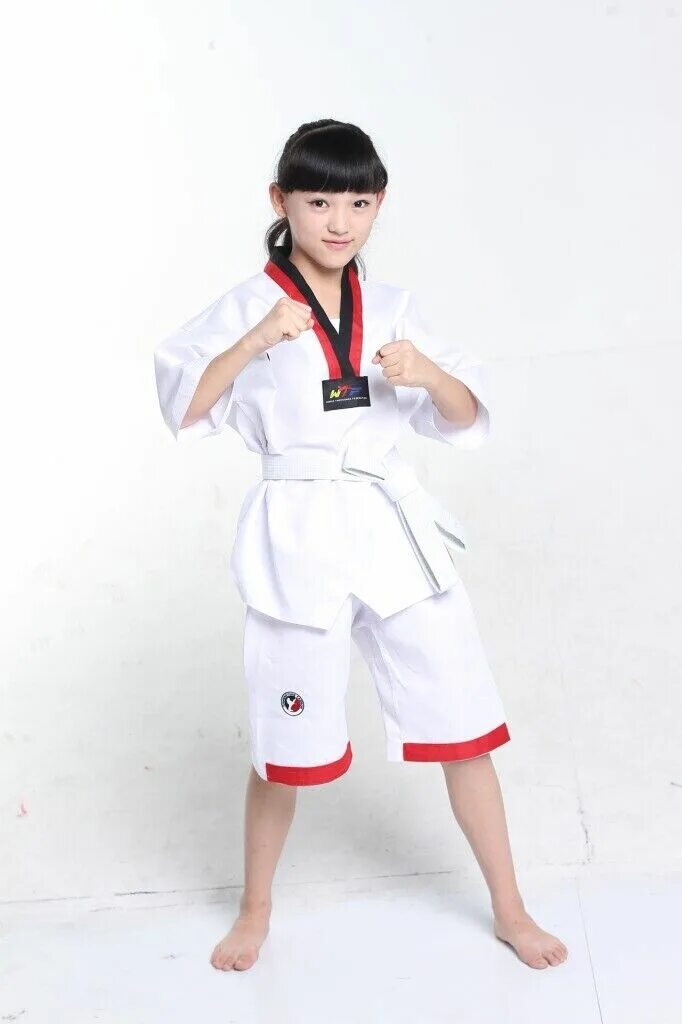 Одежда каратиста. Кимоно веном каратэ. Костюм для тхэквондо детский. Костюм дзюдо для мальчика. Кимоно джосуй каратэ.