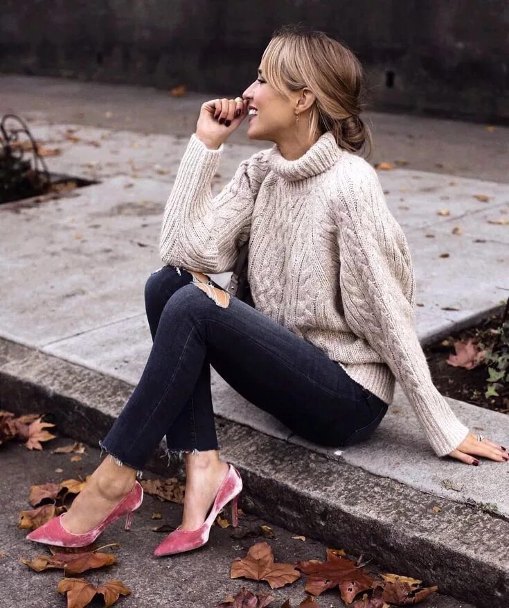 Женщина в джинсах и свитере фото Free People Long-Sleeve Lace-Up Top Cute outfits, Clothes, Fashion