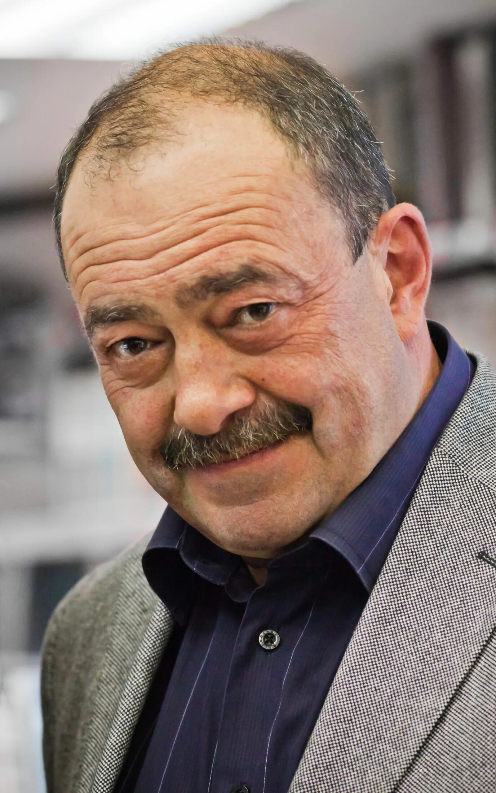 Ведущий программы про. Ведущий программы про
