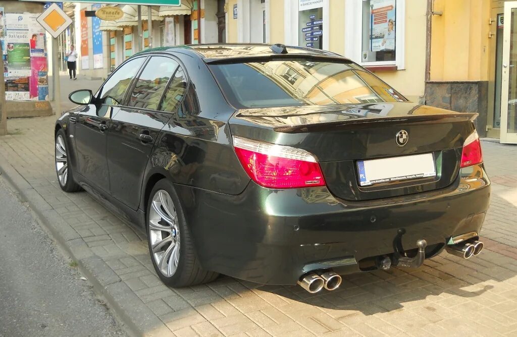 Задняя на бмв е60. Спойлер БМВ м5 е60. BMW e60 спойлер. BMW m5 e60 спойлер. Спойлер м4 на БМВ е60.