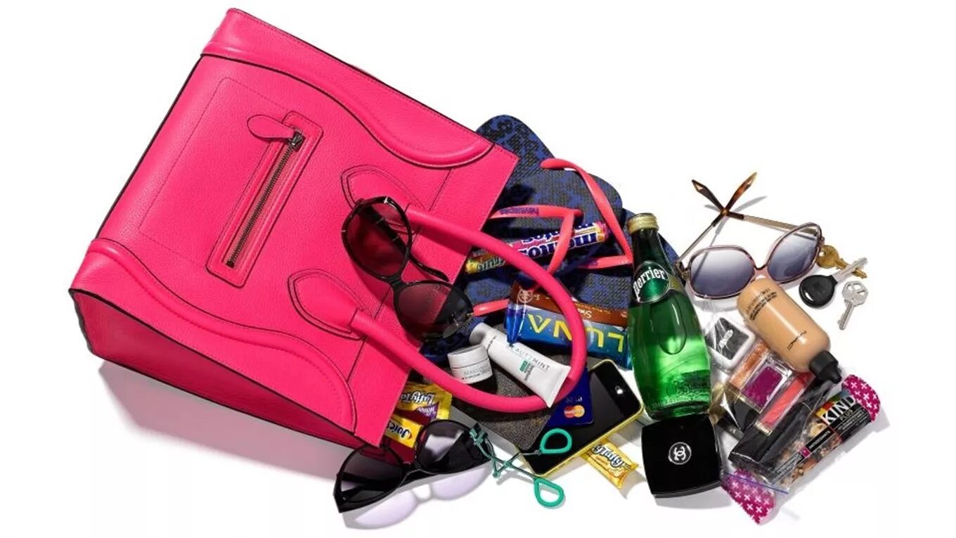 Содержимое женской сумочки. Сумка с вещами. Вещи в женской сумке. Вещи в дамской сумочке. Что нужно положить в сумку