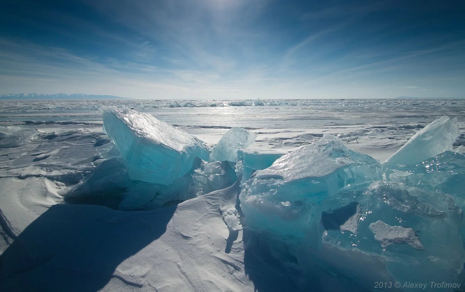 Ледяной значение. Газ айсберг 90мл. Озеро байкал лед. Ледниковый покров антарктиды. Бирюзовый лед байкала.
