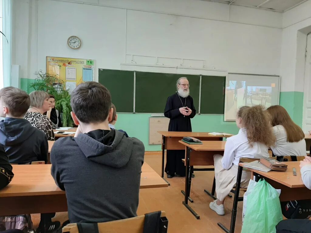 школа 14 александров учителя. руководители школы номер 1. директор 34 школы. 2 школа бердск учителя. коллектив школы.