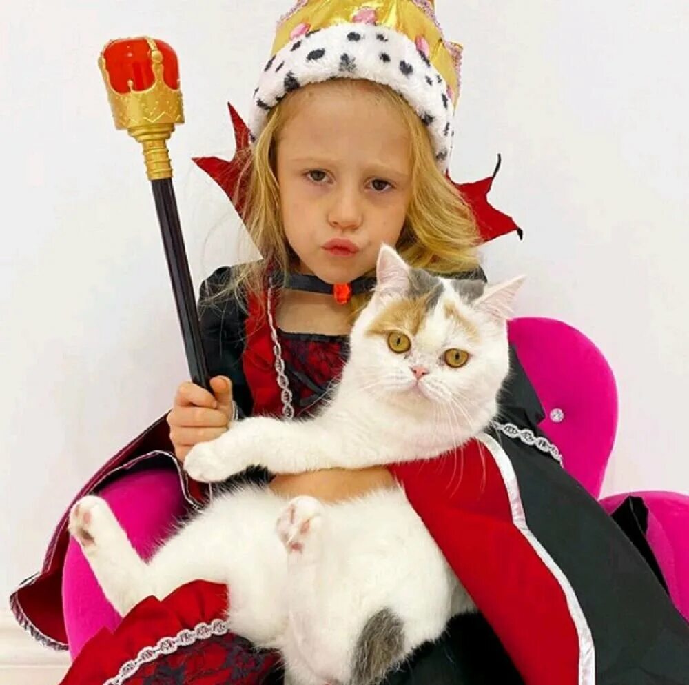 Включи про настю. Настя и папа 2021. Канал настя и папа. Лайк настя 2023. Девочка ляля.