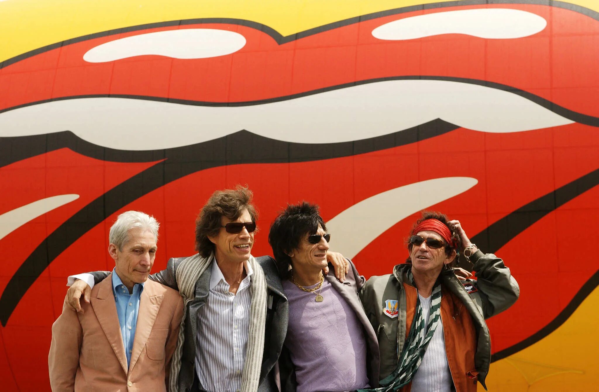 Rolling stones клипы. Роллинг стоунз. Группа the Rolling Stones. Чарли из Роллинг стоунз. Роллинг стоунз атмосферные фото.