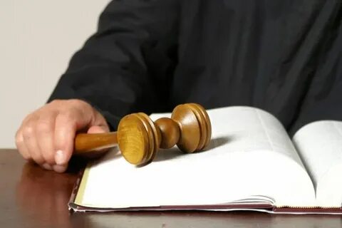 Направляет дело в отношении
