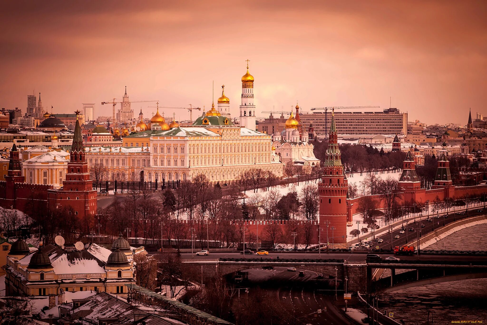 Кремлевский цвет. Московский Кремль Moscow Kremlin. Московский Кремль Эстетика. Спасская башня Кремля Эстетика. Кремль панорама.