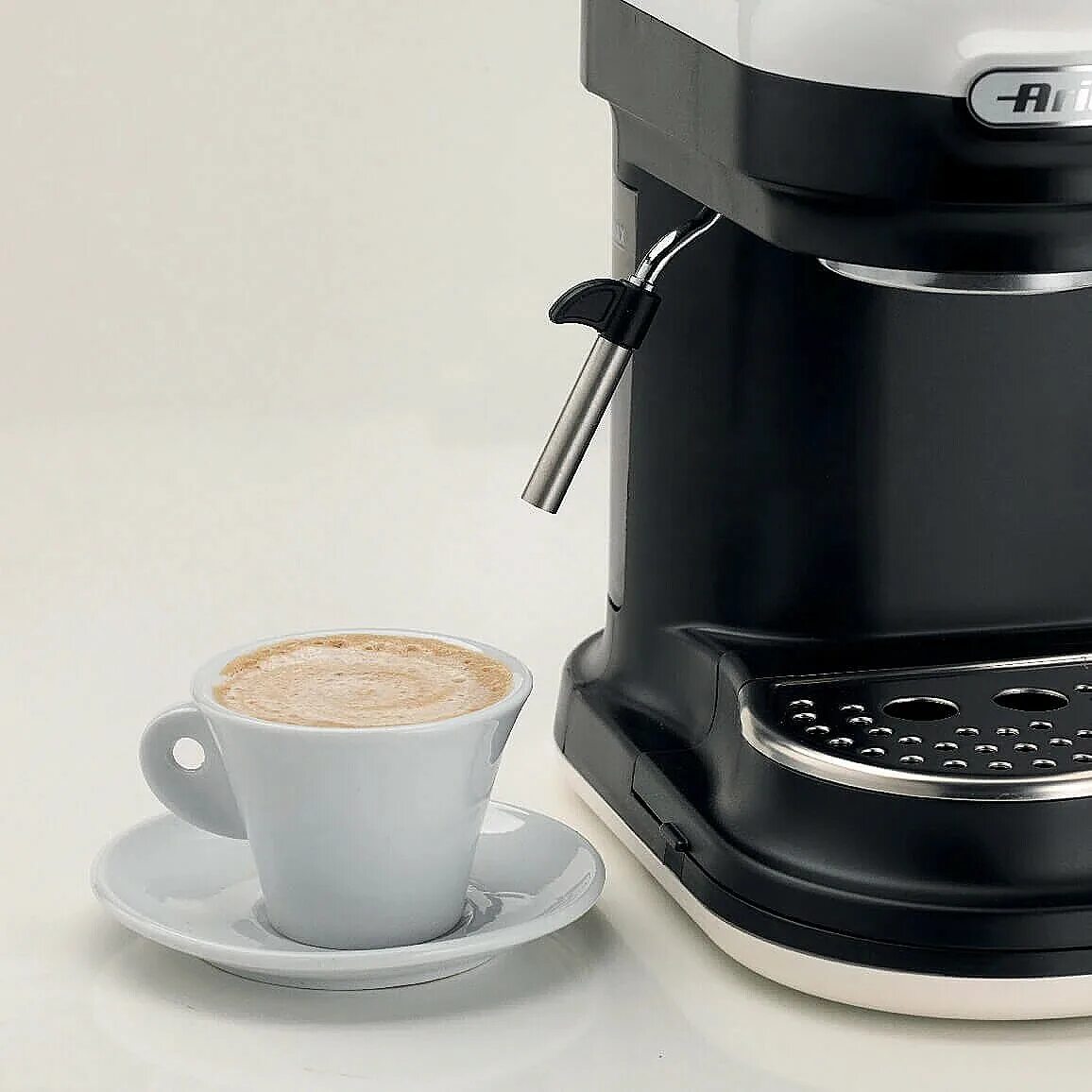 Кофемашина ariete. Кофемашина ariete 1318. ariete кофеварка рожковая. ariete кофемашина рожковая. кофеварка vintage ariete 1383.