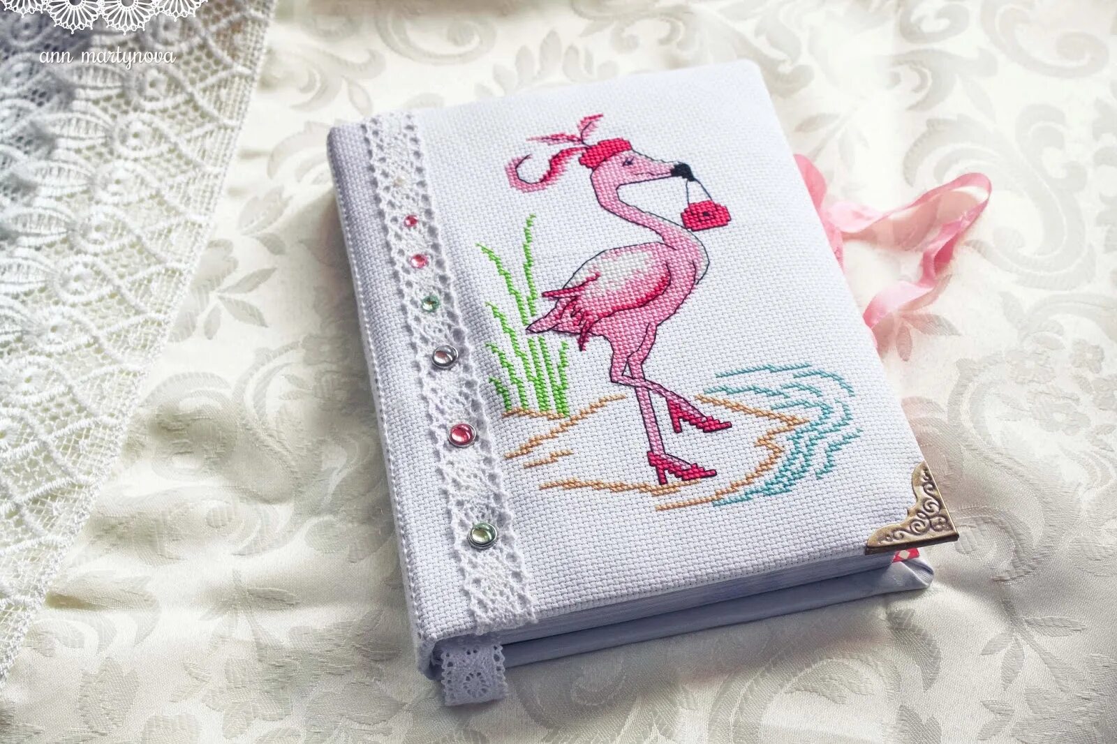 Как вышить книгу