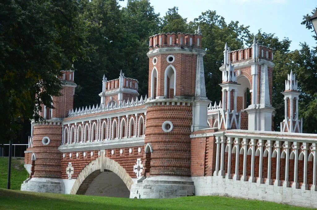 Ансамбль царицыно. Царицыно (дворцово-парковый ансамбль). фигурный мост баженов в.и царицыно. дворцово-парковый ансамбль царицыно фигурный мост. василий баженов архитектор царицыно.