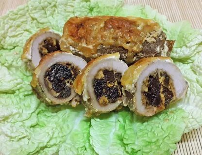 Рулет из курицы с черносливом в духовке
