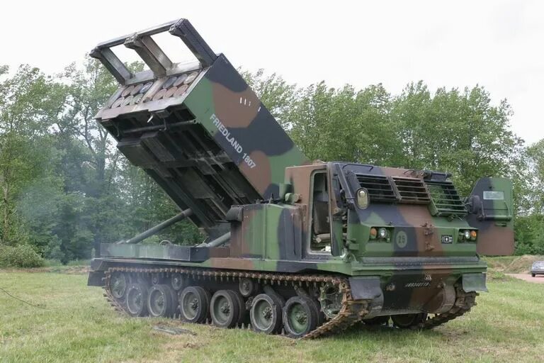 М 270 е. M270 mlrs. рсзо м270 mlrs. американская рсзо м270. американских рсзо m270.
