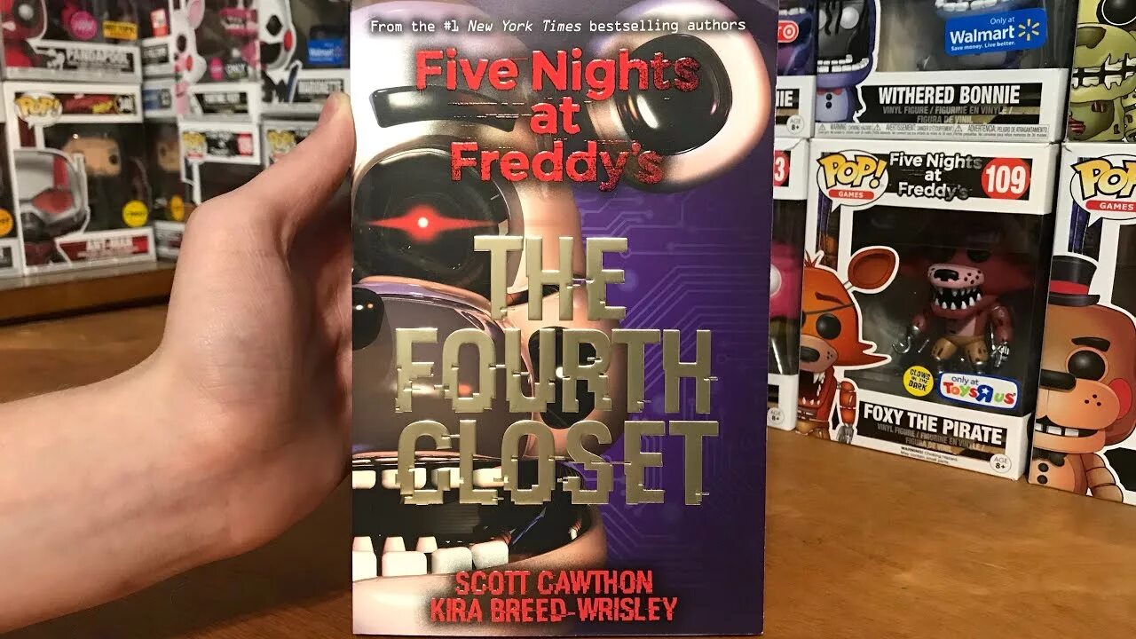 Книга четвертый шкаф. Скотт Кавтон Five Nights at Freddy’s: the fourth Closet. Книга ФНАФ 4 шкаф. Книги ФНАФ. FNAF книги.