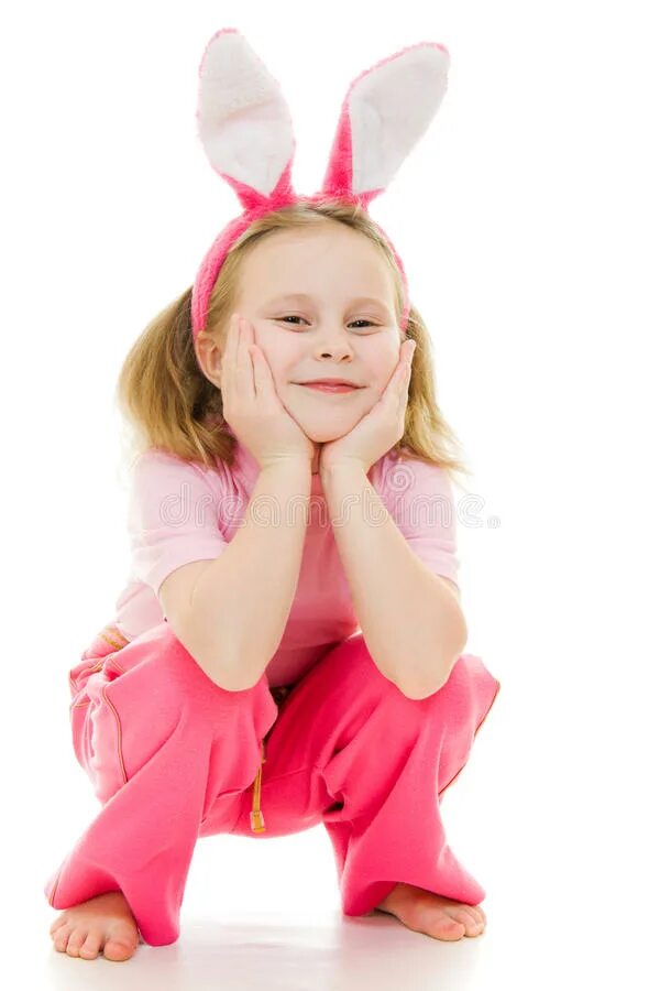 Девочка зайчик с розовыми ушами. Девочка с кроличьими ушами розовыми. Девочка с кроличьими ушами розовыми. Девочка с ушками зайки. Девочка с кроличьими ушами розовыми.
