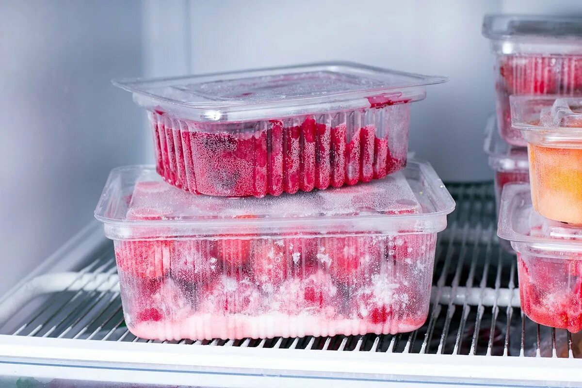 Перед заморозкой нужно. Контейнеры для заморозки ягод. Контейнеры для заморозки ягод для морозильных камер. Пластиковые контейнеры для заморозки ягод. Заморозка ягод в контейнере.