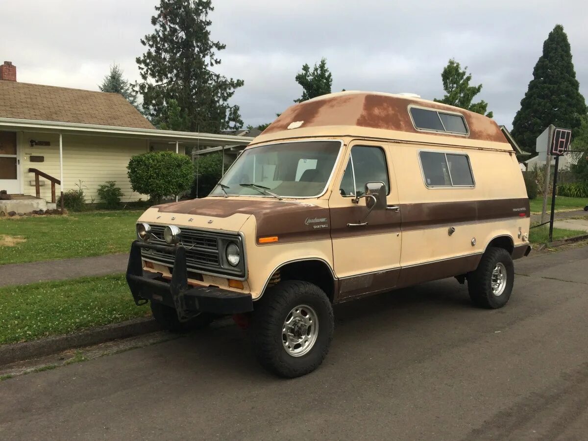 Форд эконолайн купить. Ford Econoline 4x4 2020. Ford Econoline 4. Ford Econoline e300. Ford e350 van Conversion.