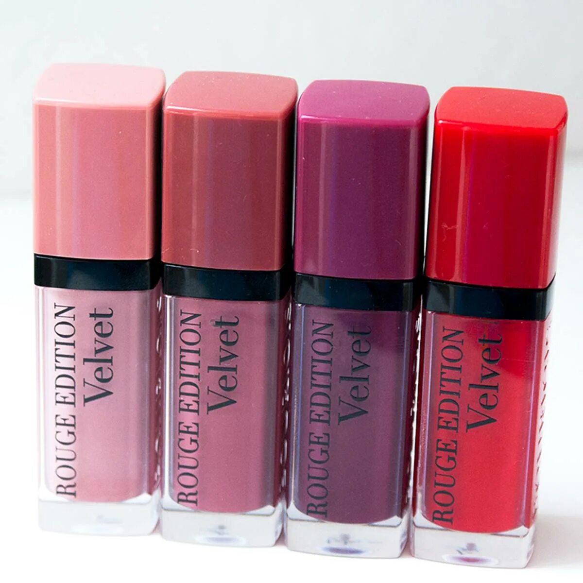 Матовая губная помада velvet. Bourjois rouge Edition Velvet. Буржуа rouge Edition Velvet. Bourjois rouge Edition Velvet Lipstick. Буржуа rouge Edition Velvet 10.