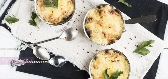 Жульен с грибами в мультиварке. Жульен с гарниром. Жульен с грибами в мультиварке. Жульен в мультиварке. Жульен в мультиварке фото.