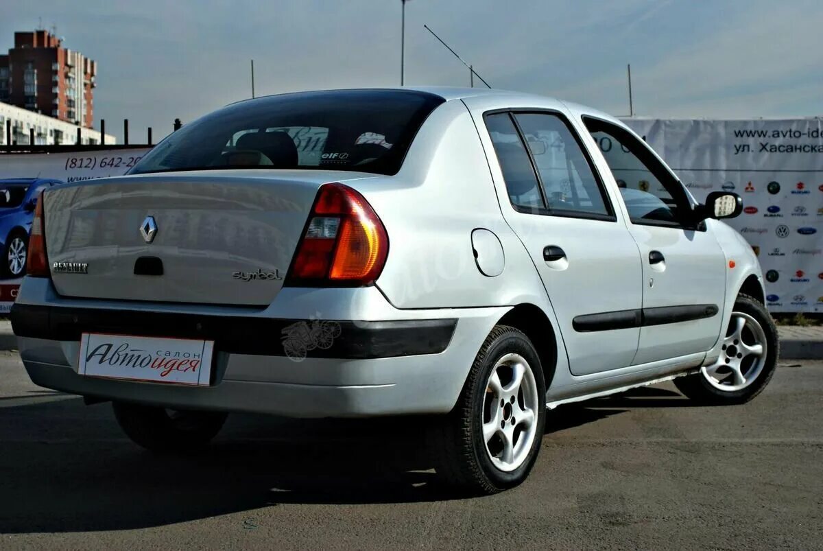 Купить рено 2005 года. Renault symbol 1. Рено Симбол 2005. Рено Симбол серебристый. Рено Симбол 1 поколение.