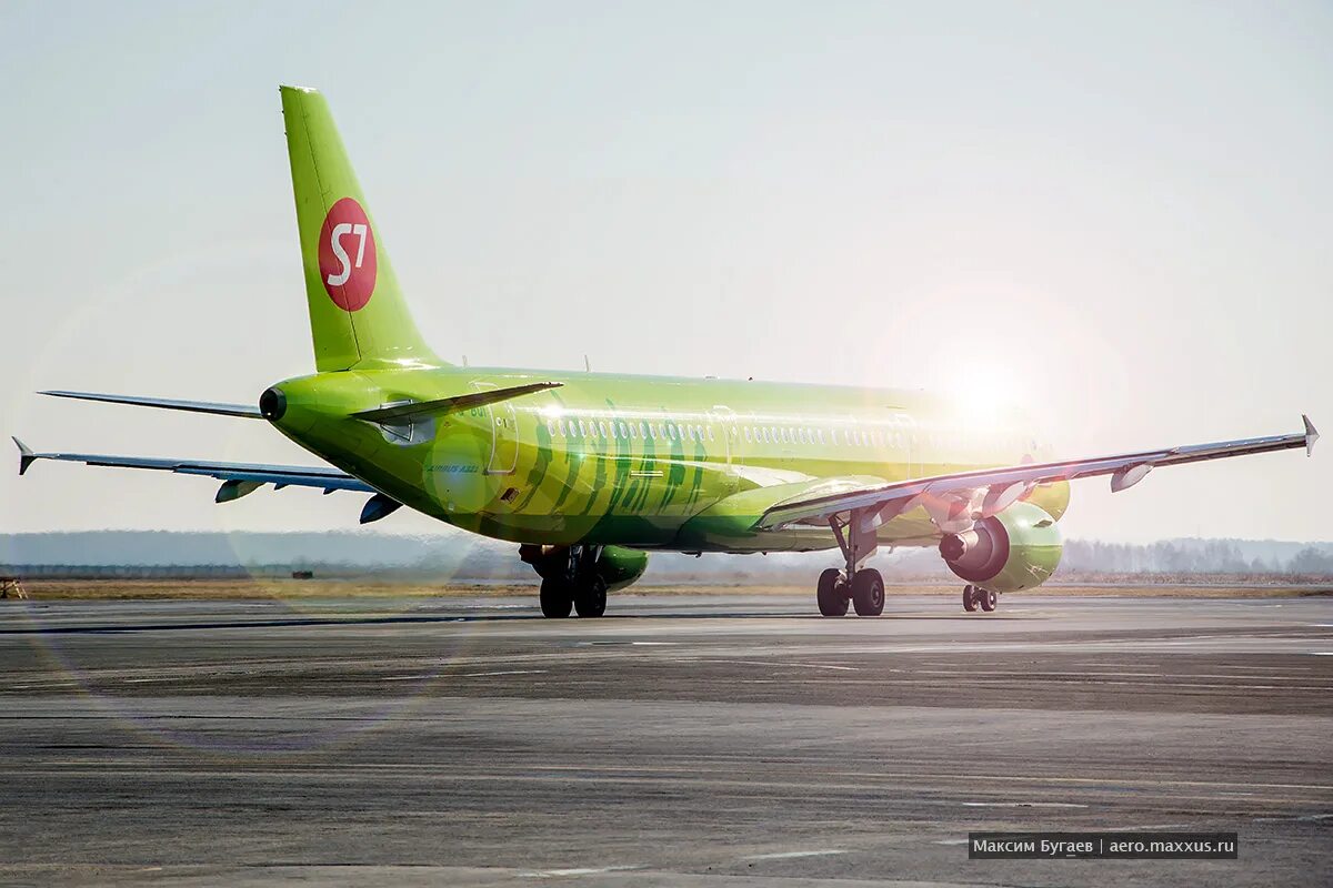 Самолеты s7 Airlines Новосибирск. S7 Airlines 956 Тбилиси. Парк самолетов s7 Embraer 170. S7 Airlines Тбилиси. S7 airlines новосибирск