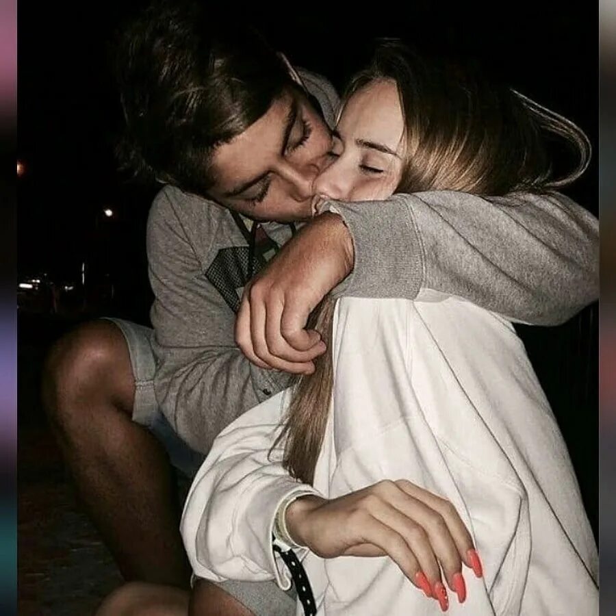 Девушка и сестра парня