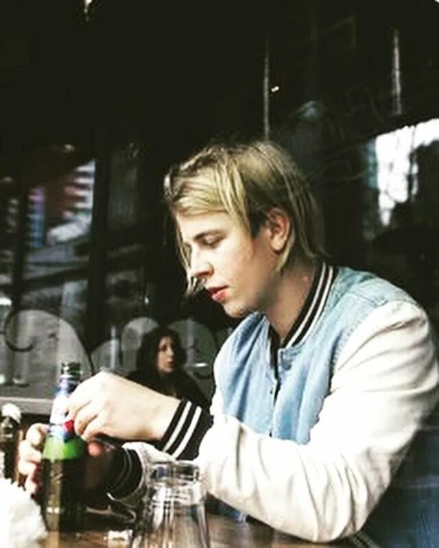 Tom odell friday. Tom Odell. Tom Odell 2022. Tom Odell Haircut. Tom Odell Numb.