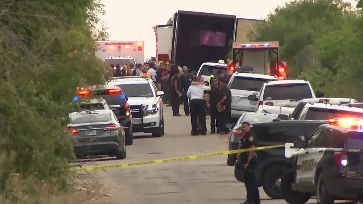 Переехал призрака. Переезд привидений Сан-Антонио. Death in Texas. 46 Migrants found Dead in abandoned Trailer in San Antonio, Texas. San Antonio, Texas Truck.