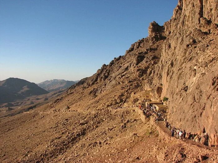 Подъем на гору Моисея - самую высокую точку Египта Ascent to Mount Moses - the h