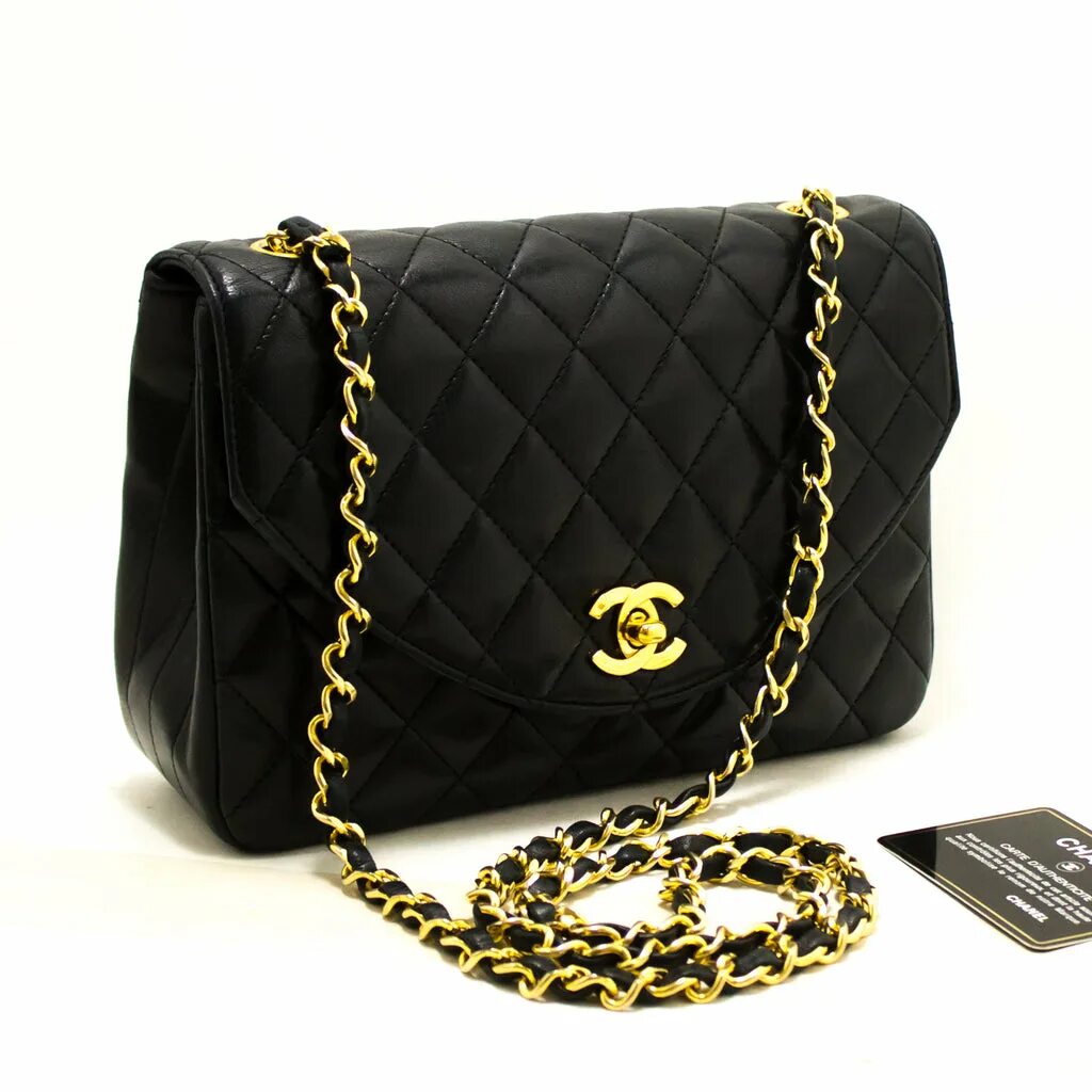 Сумки черные с золотом. Chanel сумка а50995. Сумка Шанель кросс боди. Сумка Шанель черная на цепочке. Сумочка клатч Шанель.