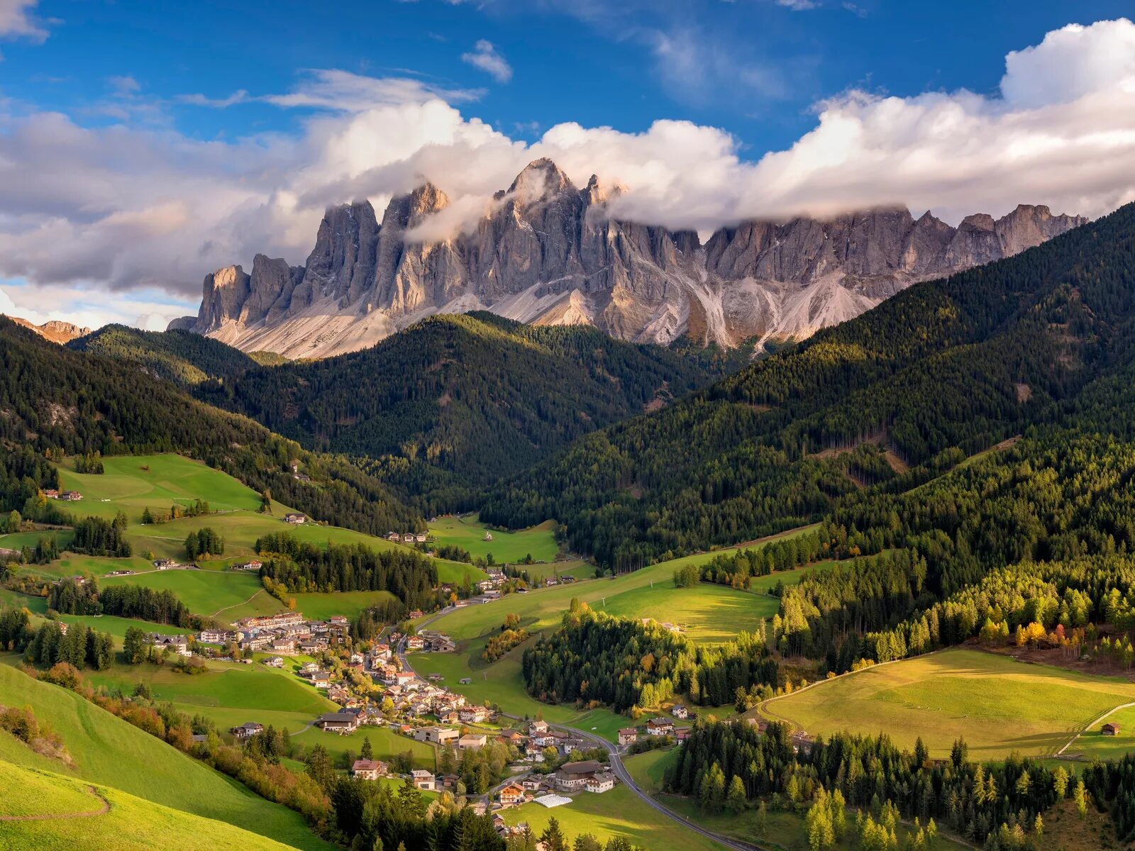 Альпийские горы в швейцарии. Марибор альпы. Природа швейцарии альпы. Альпийские горы в австрии. Альпы швейцария.