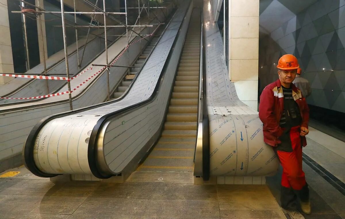 Строительство бкл фото. Кленовый бульвар метро. Метро троицк новости. Метро новаторская троицкой линии. Станция метро академическая троицкой линии.