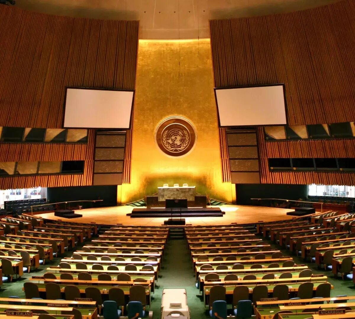 Оон центральный. Генассамблея ООН. Га ООН. Зал Генеральной Ассамблеи ООН фото. Зал заседаний ООН.