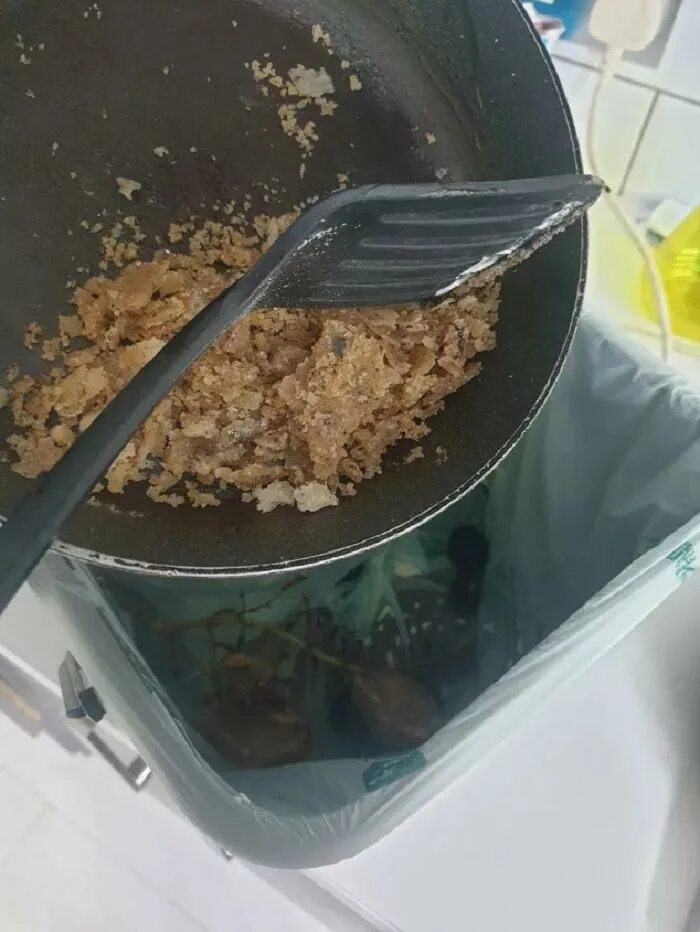 Рецепт курицы с содой. Оладьи на соде. Укрытие от жира на сковороде. Стряпня на скорую руку на сковороде. Чем отмыть стеклянную крышку сковородки от жира и грязи.