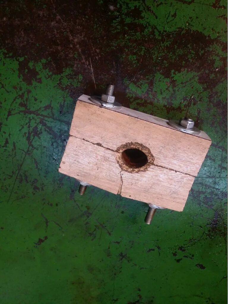 Где правильно просверлить отверстие в крыше уаз патриот для фары. Подрозетник в плитке. Немного отверстие. Уаз отсверлил крышу. Замена подушек кузова ниссан патфайндер.