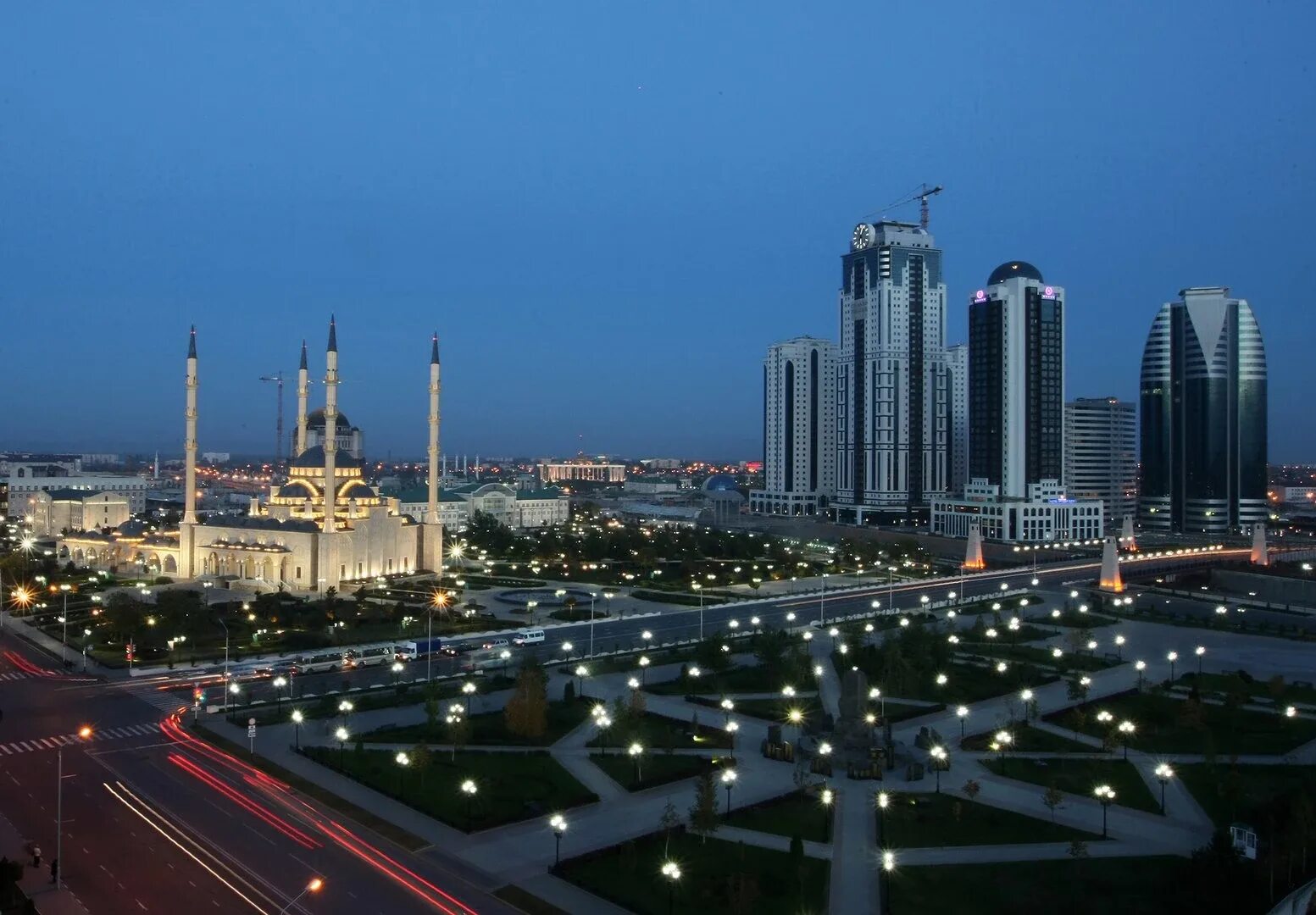 Грозный какой год. Столица Чечни Грозный. Столица Чеченской Республики город. Город Грозный Чеченская Республика. Грозный Сити мечеть.