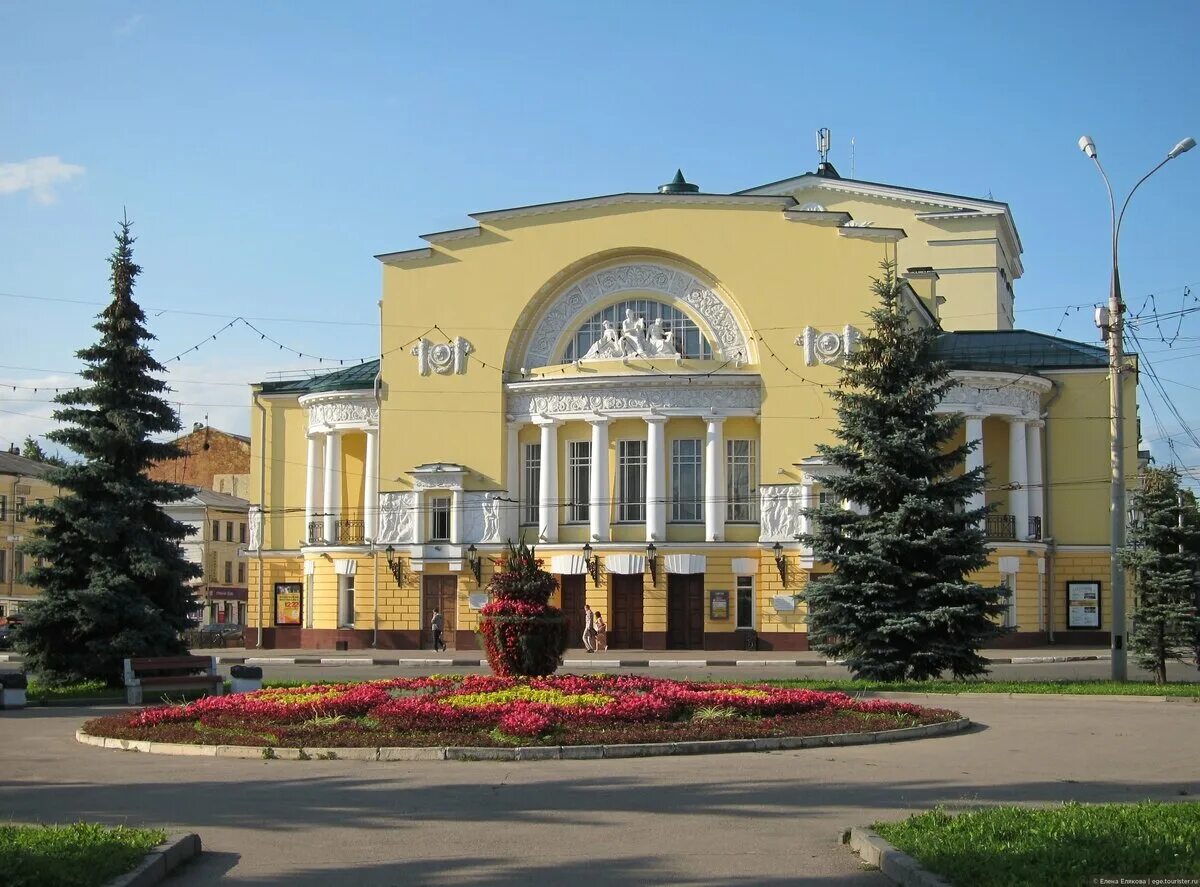 Где находится театр волкова. Ярославский драматический театр имени Волкова. Театр им Федора Волкова Ярославль. Драматический театр Волкова в Ярославле. Первый драматический театр Ярославль.