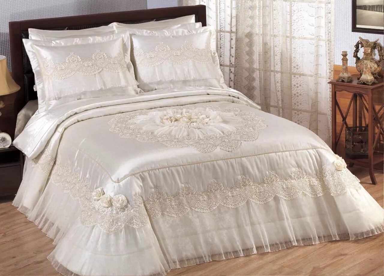 Покрывало. Шикарное покрывало на кровать. Красивые покрывала. Красивое постельное белье.