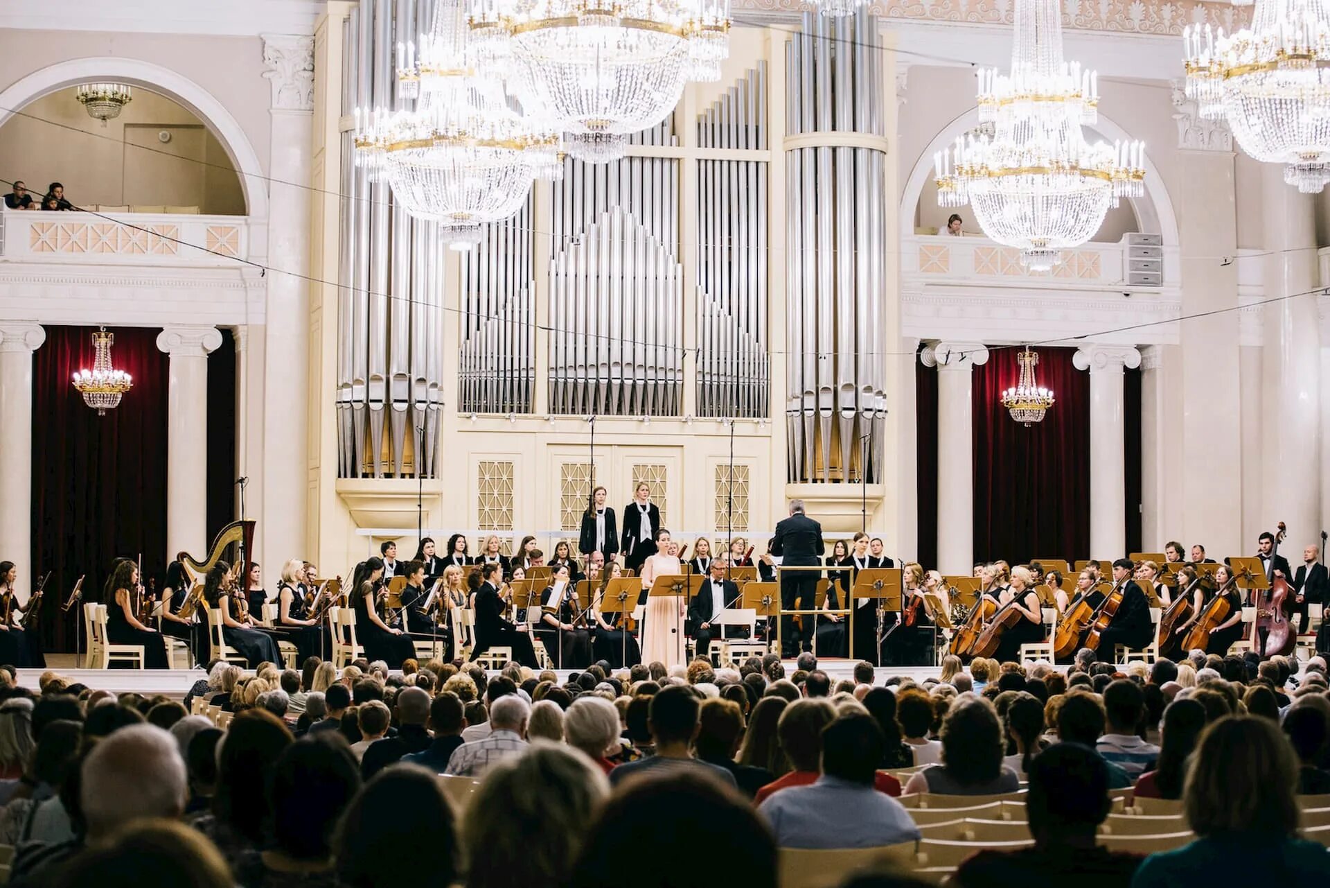 Большая филармония спб афиша. Филармония имени Шостаковича Санкт-Петербург. Филармония им. Шостаковича. Большой зал. Филармония имени д. д. Шостаковича, большой зал, Санкт-Петербург. Филармония Шостаковича Санкт-Петербург большой зал.