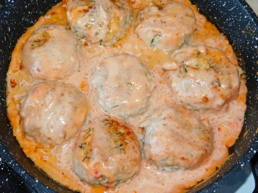 Фарш со сливками на сковороде. Спагетти с грибами и сметаной. Фетучини с фаршем и шампиньонами. Макароны по флотски с грибами шампиньонами. Фарш со сливками.