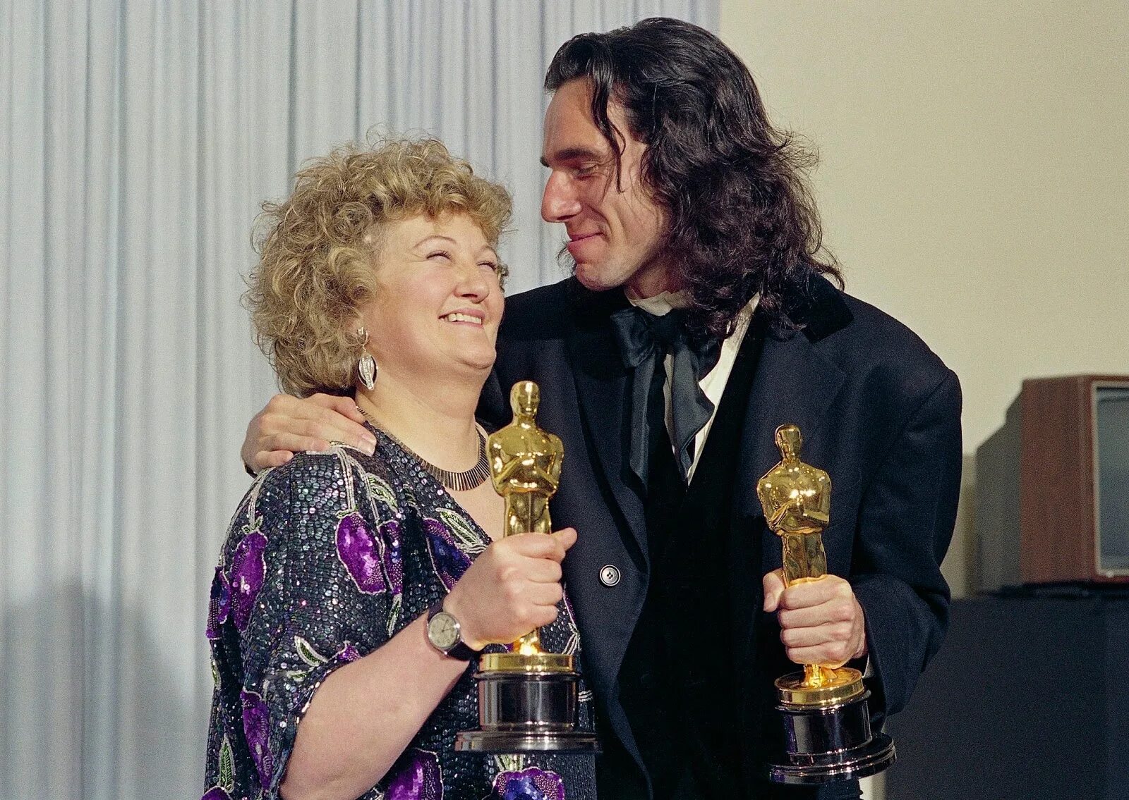 Джулия робертс оскар 1990. Оскар 1993 актеры. Оскар 1990. Дензел вашингтон оскар. Джо пеши.