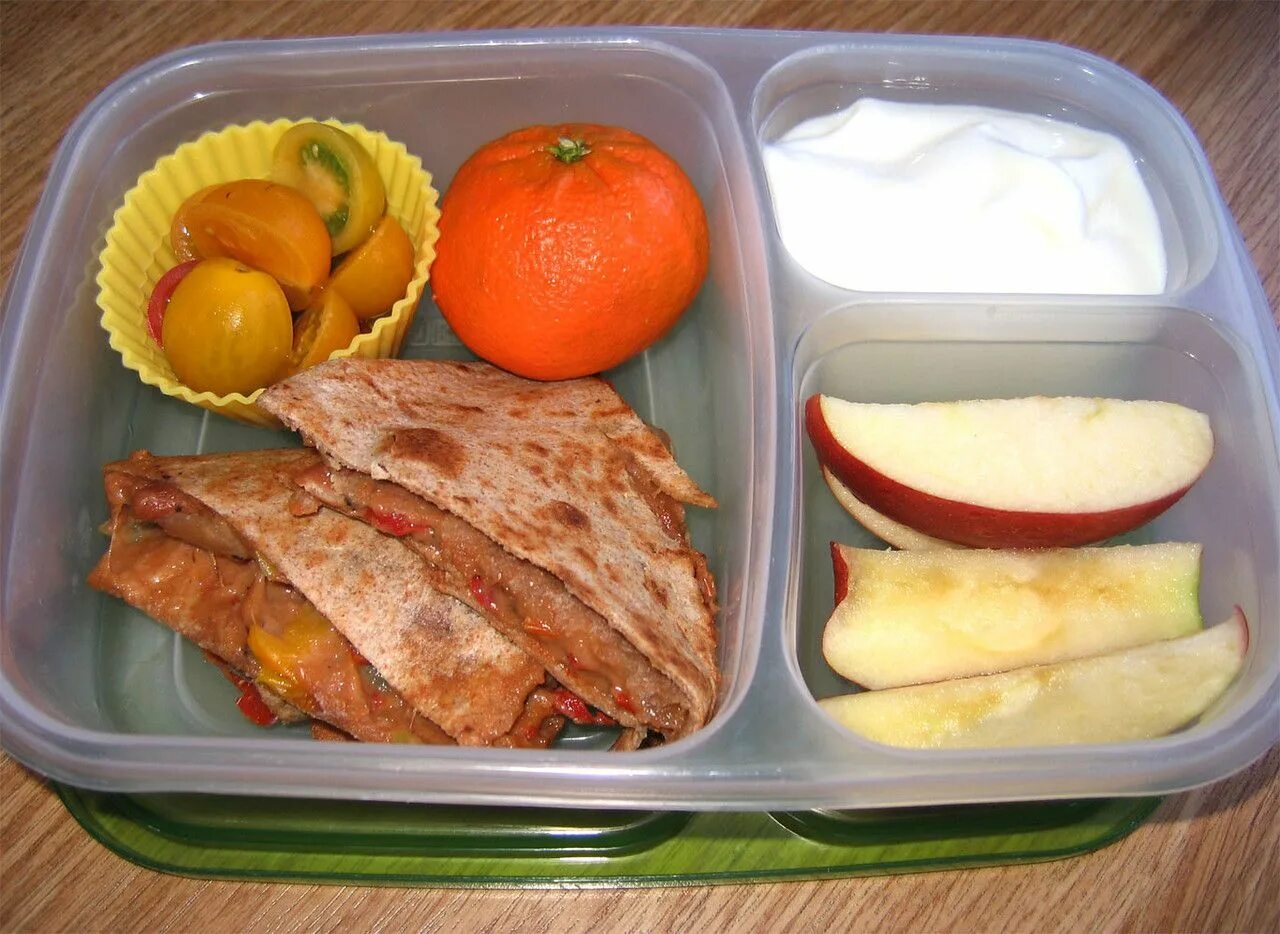 Перекус в поездку. Перекус в путешествие. packed lunch. paceked lunch фото. packed lunch фото.