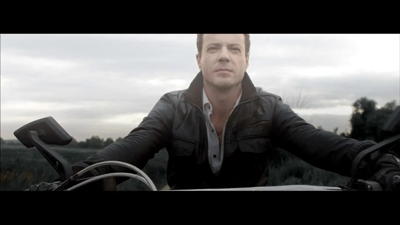 елена гайшун 2маши директор. снявшиеся в клипе жить. клип жить. лепс и гагарина жить. малинин клип с войной.