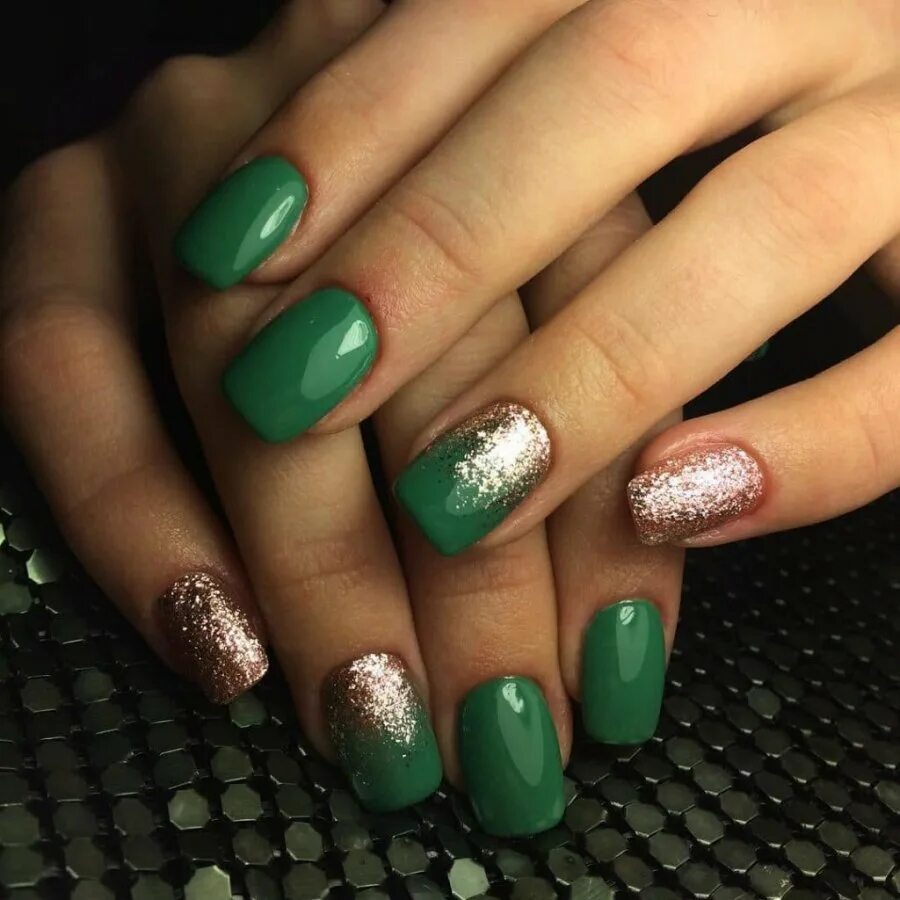 наращивание ногтей зеленый цвет