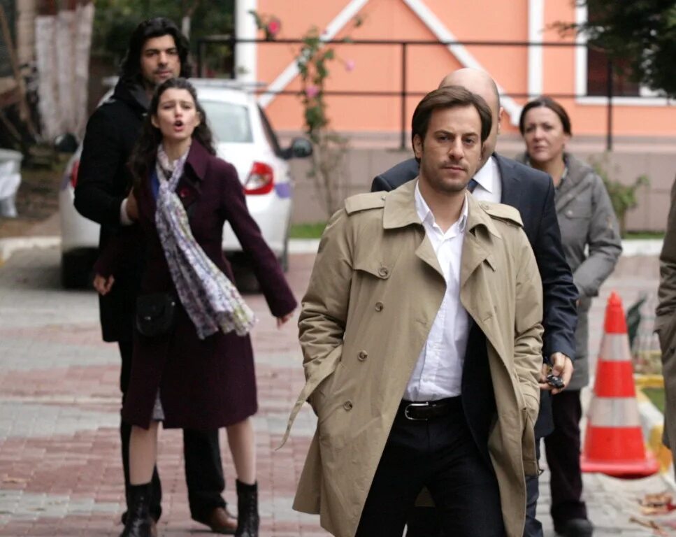 Берен саат без вины виноватая. Берен саат фатмагюль. Без вины виноватая (2010). Берен саат фатмагуль. Без вины виноватая (2010).