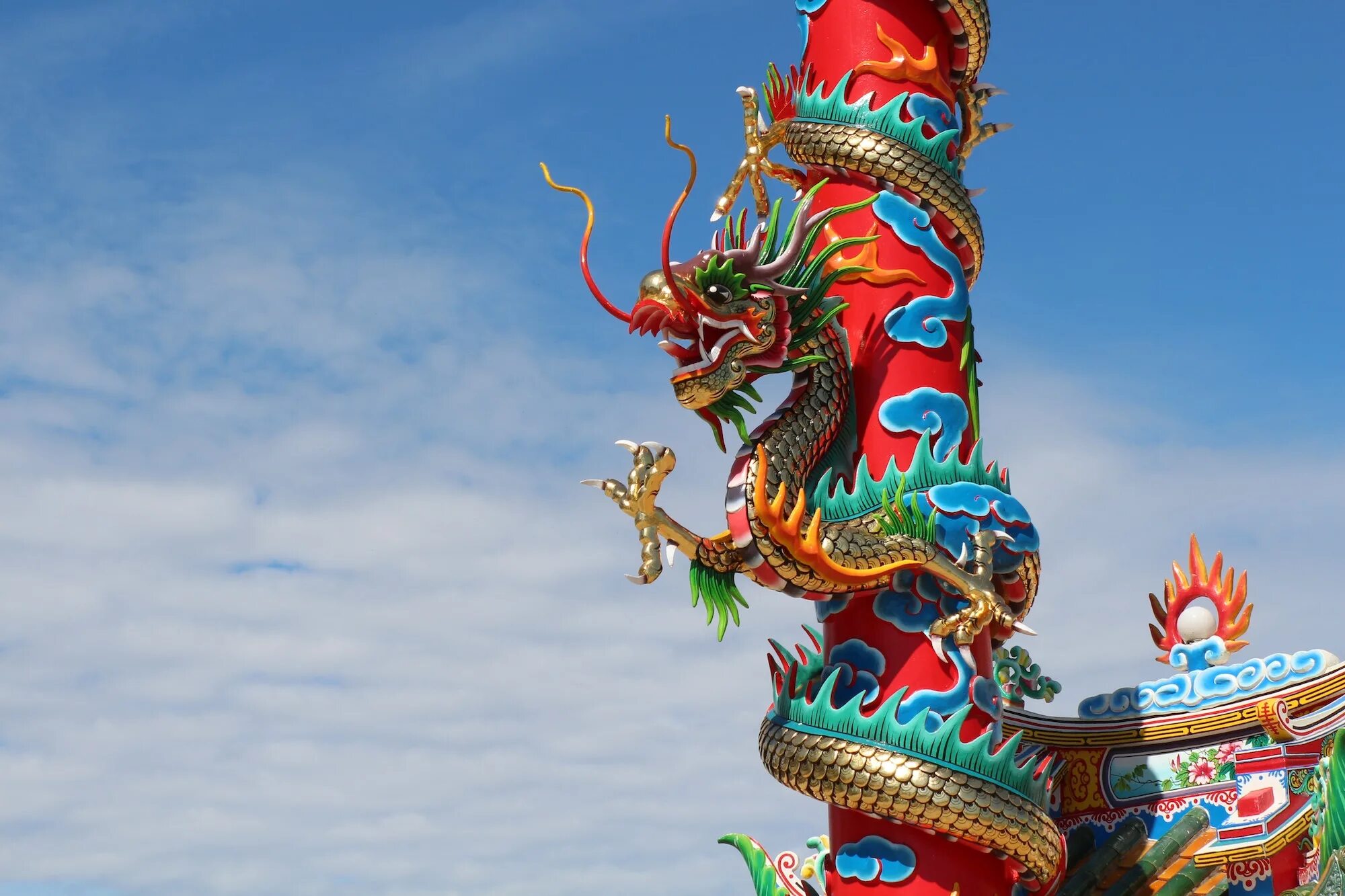 Asian dragon fest 2024. Сюаньлун дракон. Лун-Ван дракон Китай. Дракон Тибет. Китайский дракон в архитектуре Китая.