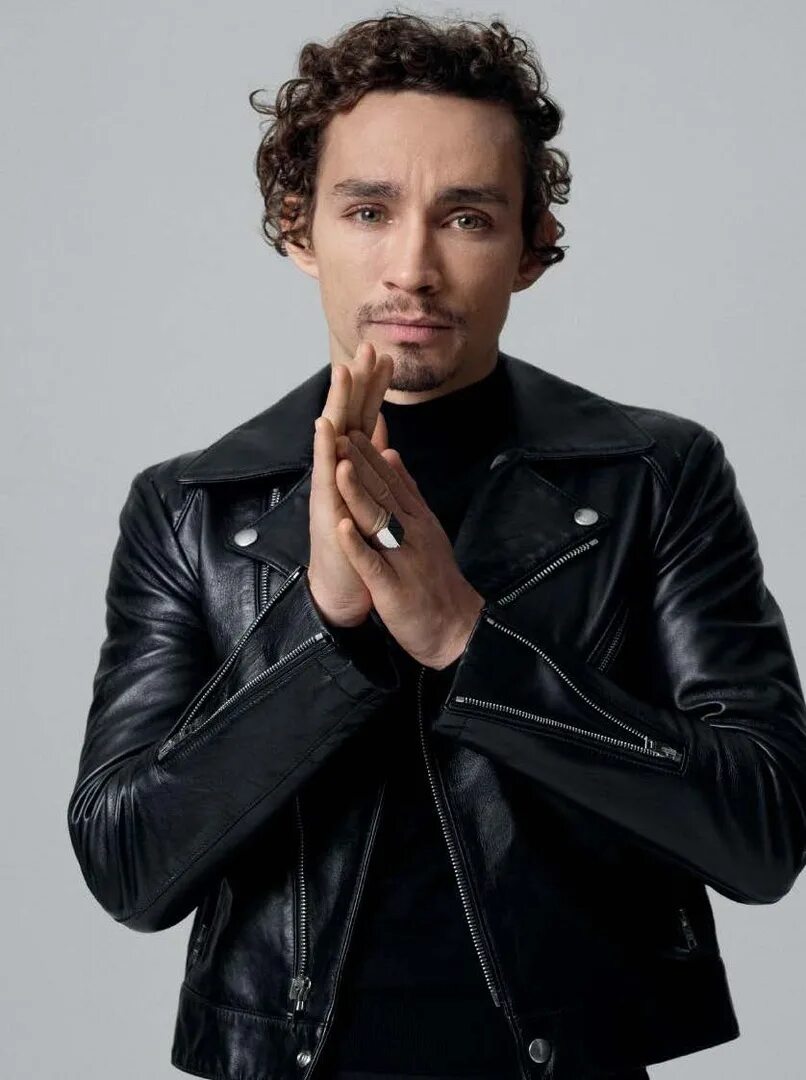 Https homme. Robert Sheehan. Sheehan. Daniel Sheehan.