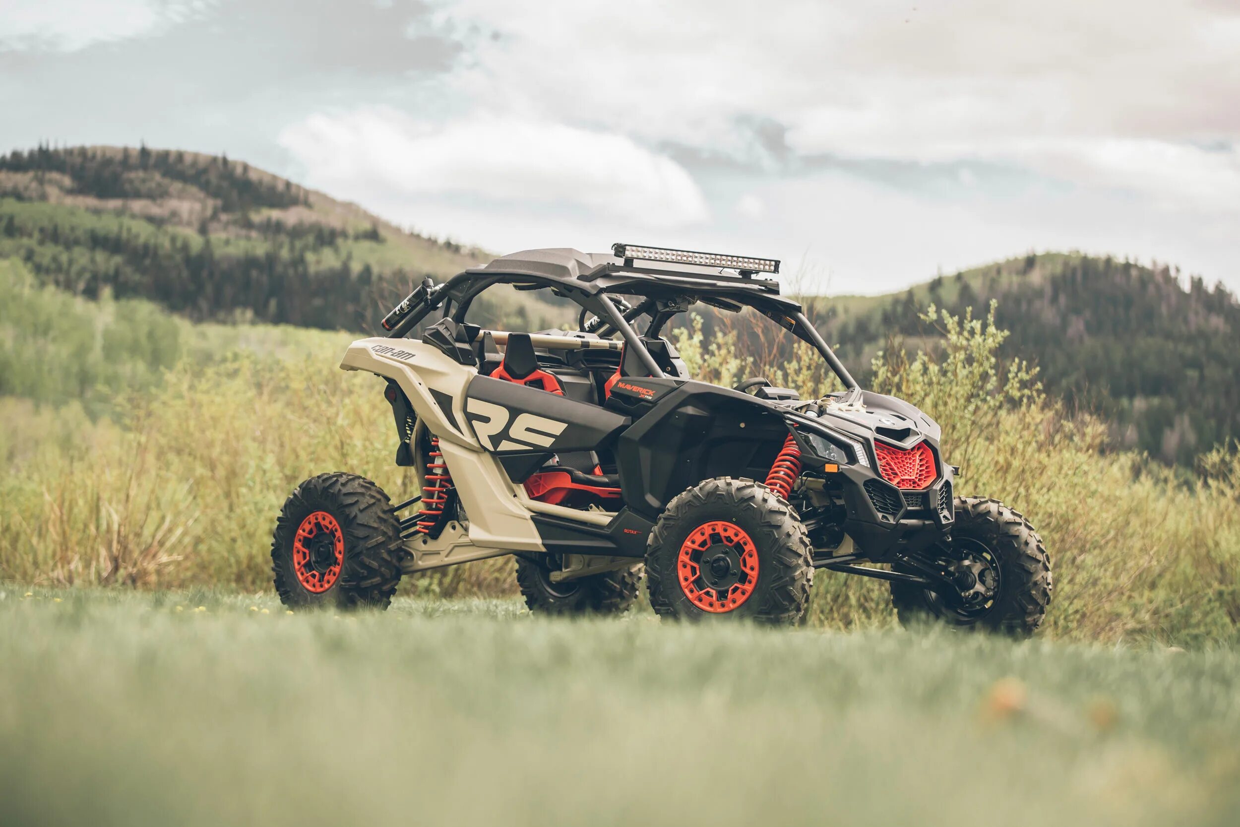 Макс 4 лета. Can am Maverick x3 XRS. BRP Maverick x3 2021. Багги Maverick x3. Багги BRP Maverick x3 XRS.