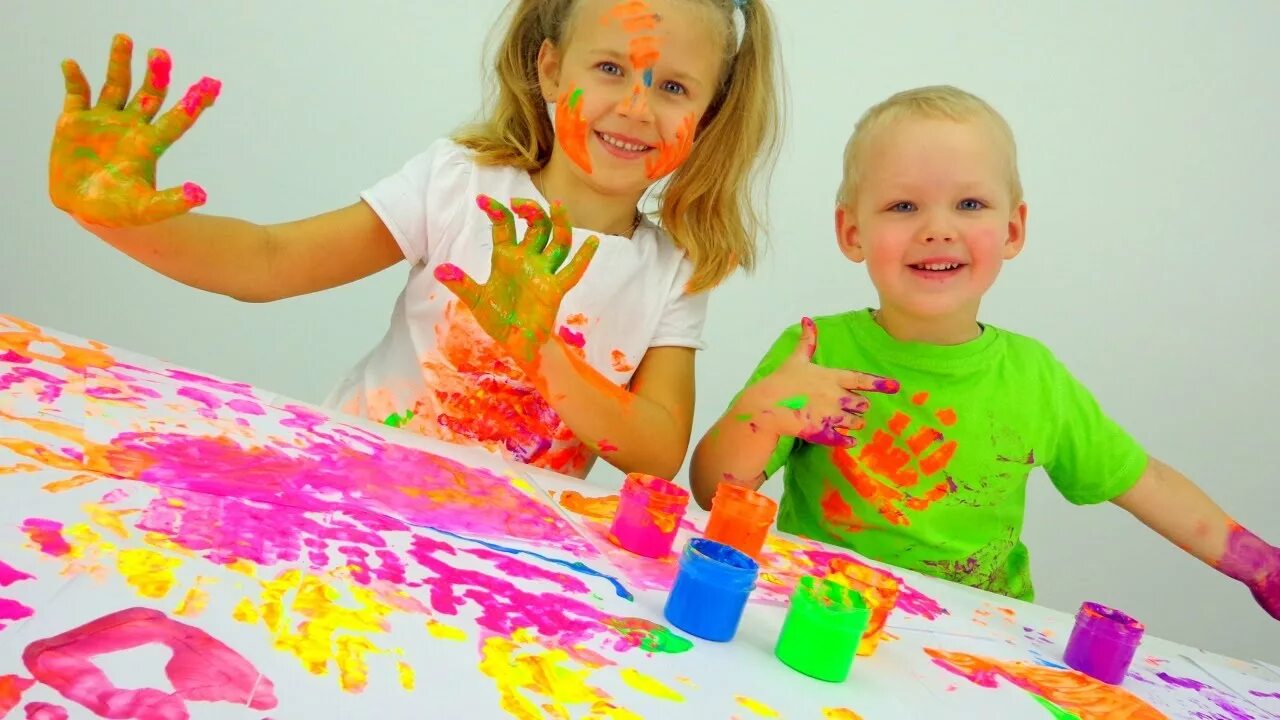 занятия с красками для малышей. детские игры краски. детские игры про краски. волшебные краски игра. тактильные дощечки монтессори.