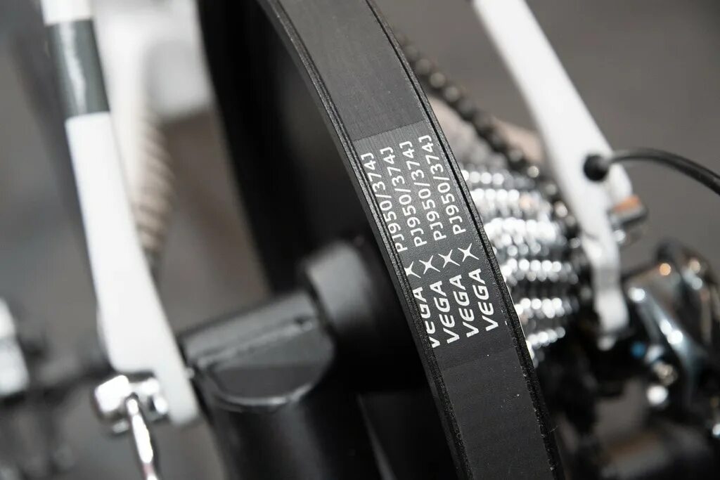 Direct core. Wahoo kickr core. belt wear wahoo kickr core. велотренажер вахо кикер. wahoo kickr 4 vs 5.